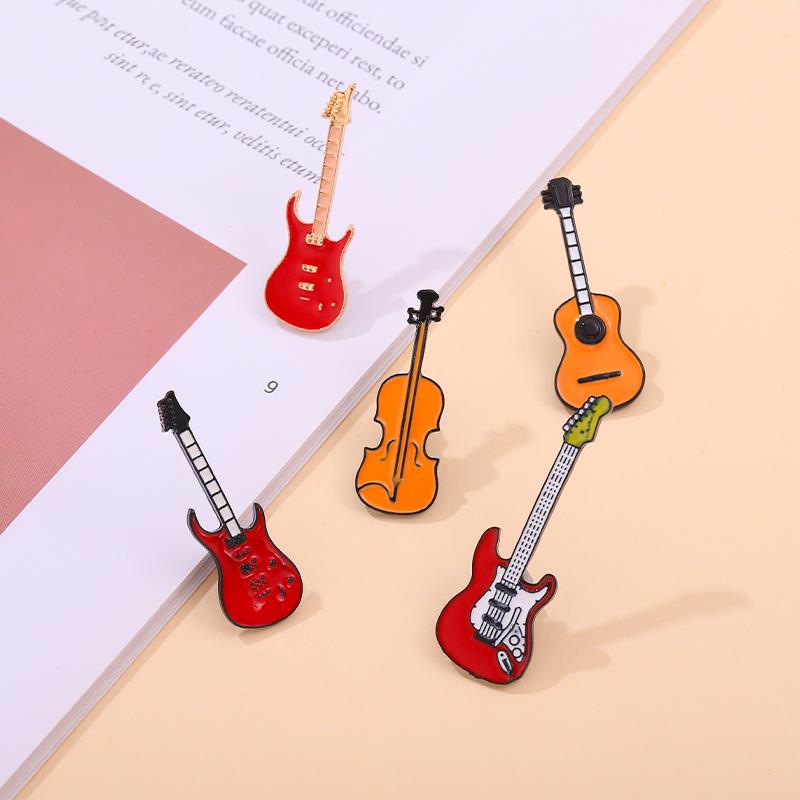 Musical Instrument Symbols - Szpilki Niestandardowe broszki z gitarą basową